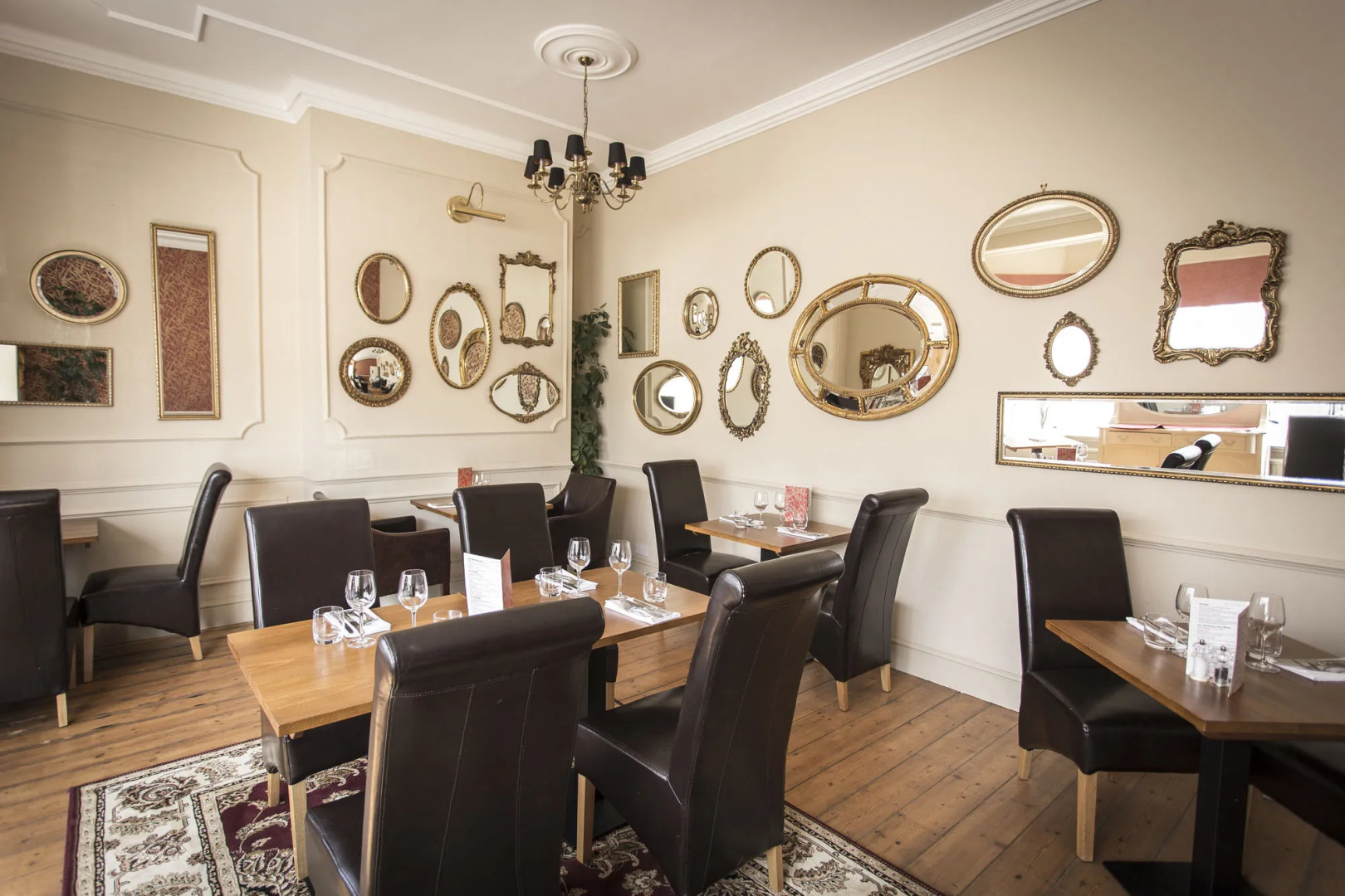 Virginia Court Hotel