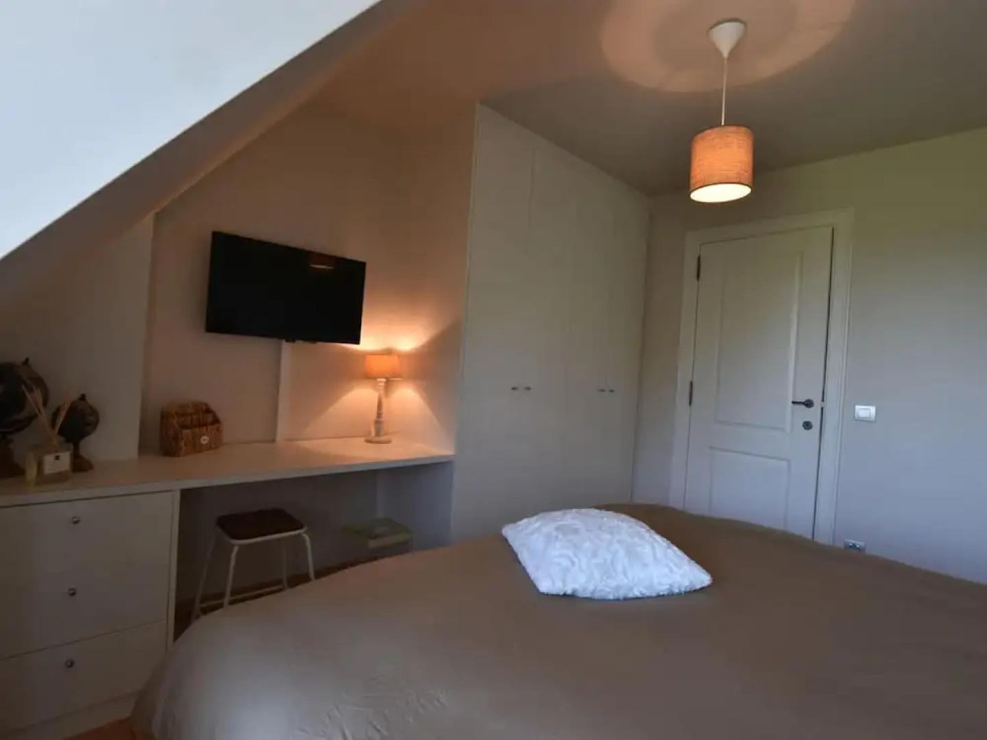 Tasteful Mansion in Lichtervelde with Hot Tub