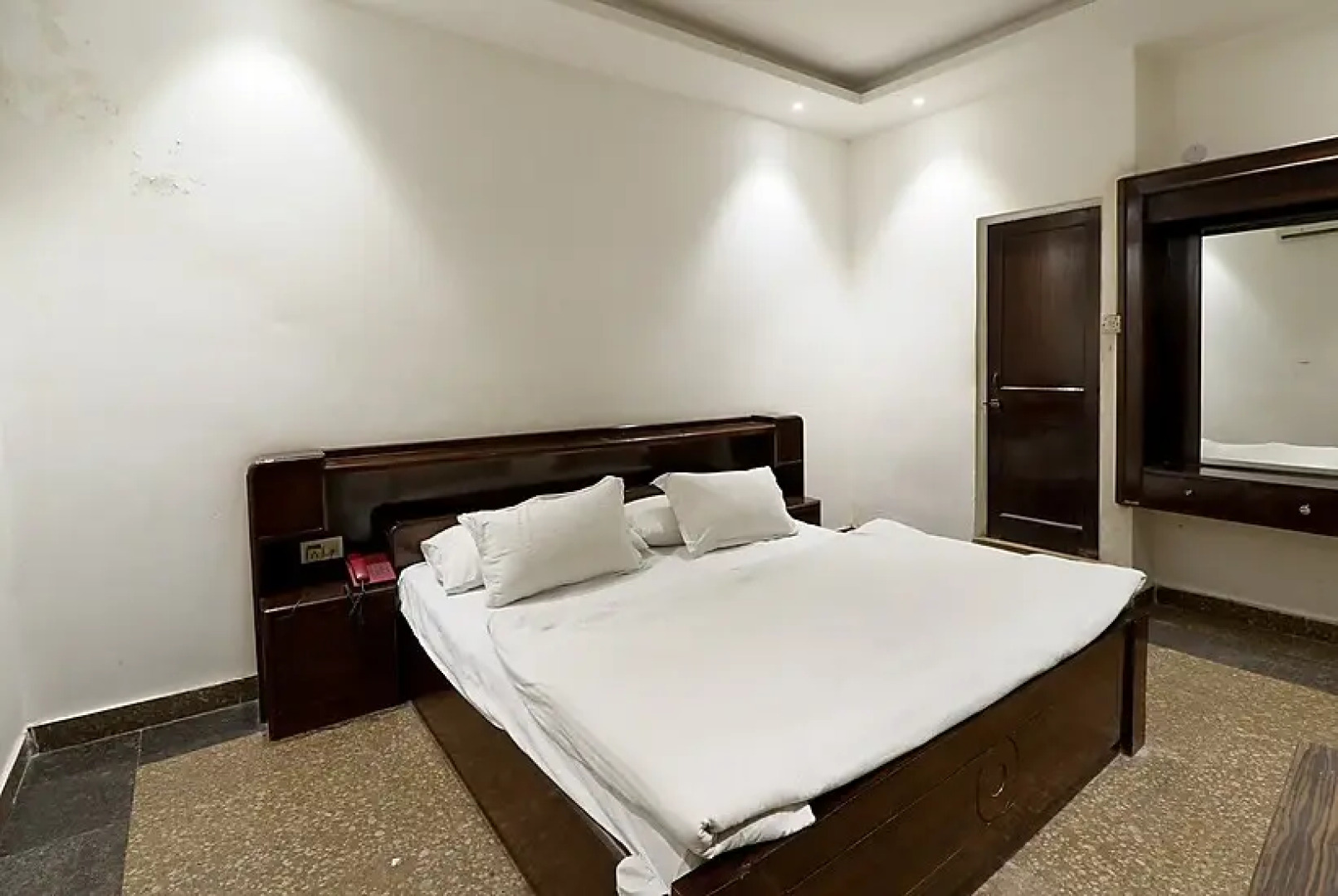 White House Tourist Lodge