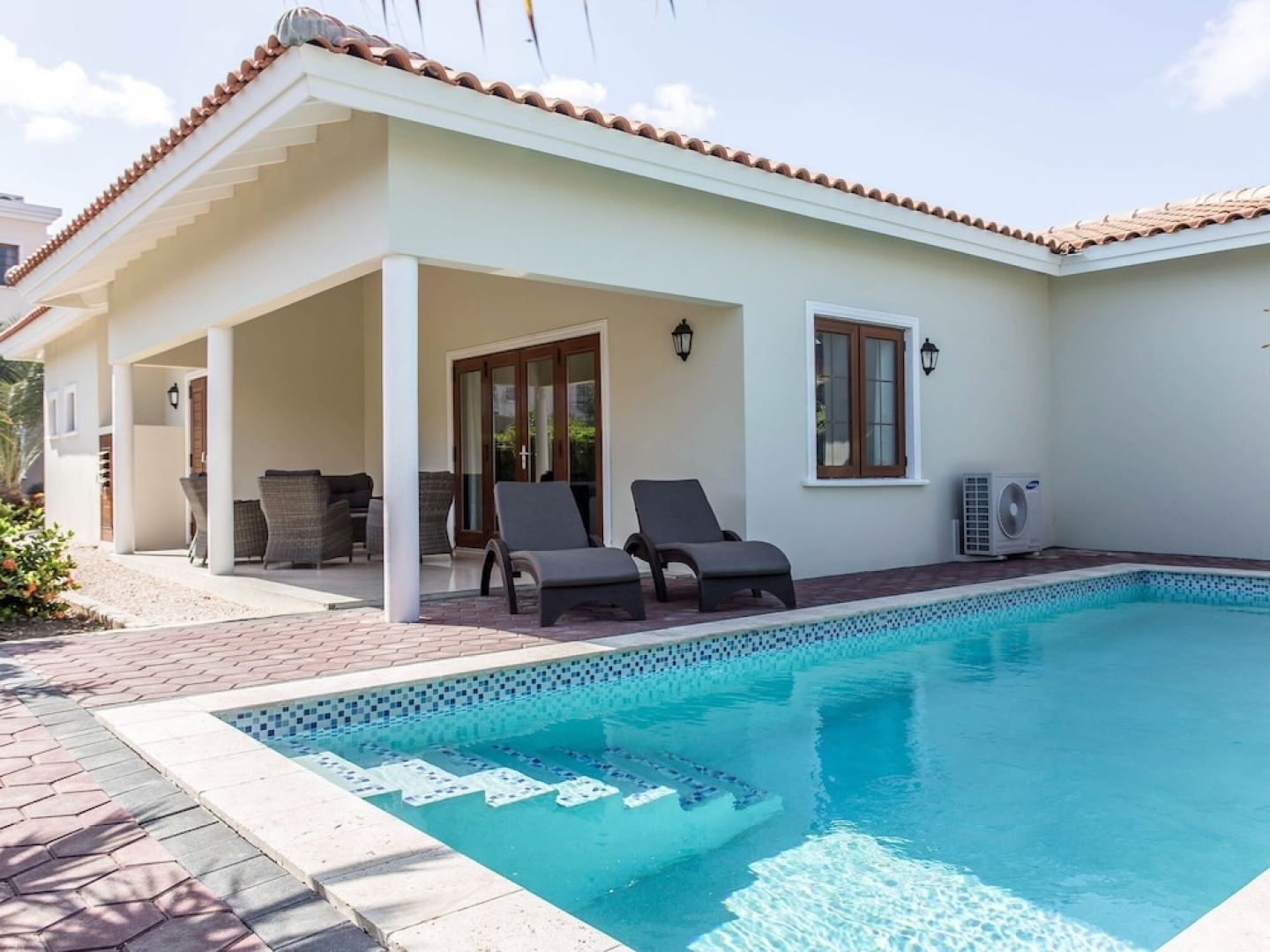 Modern Villa Near the Beach of Mambo With Private Pool