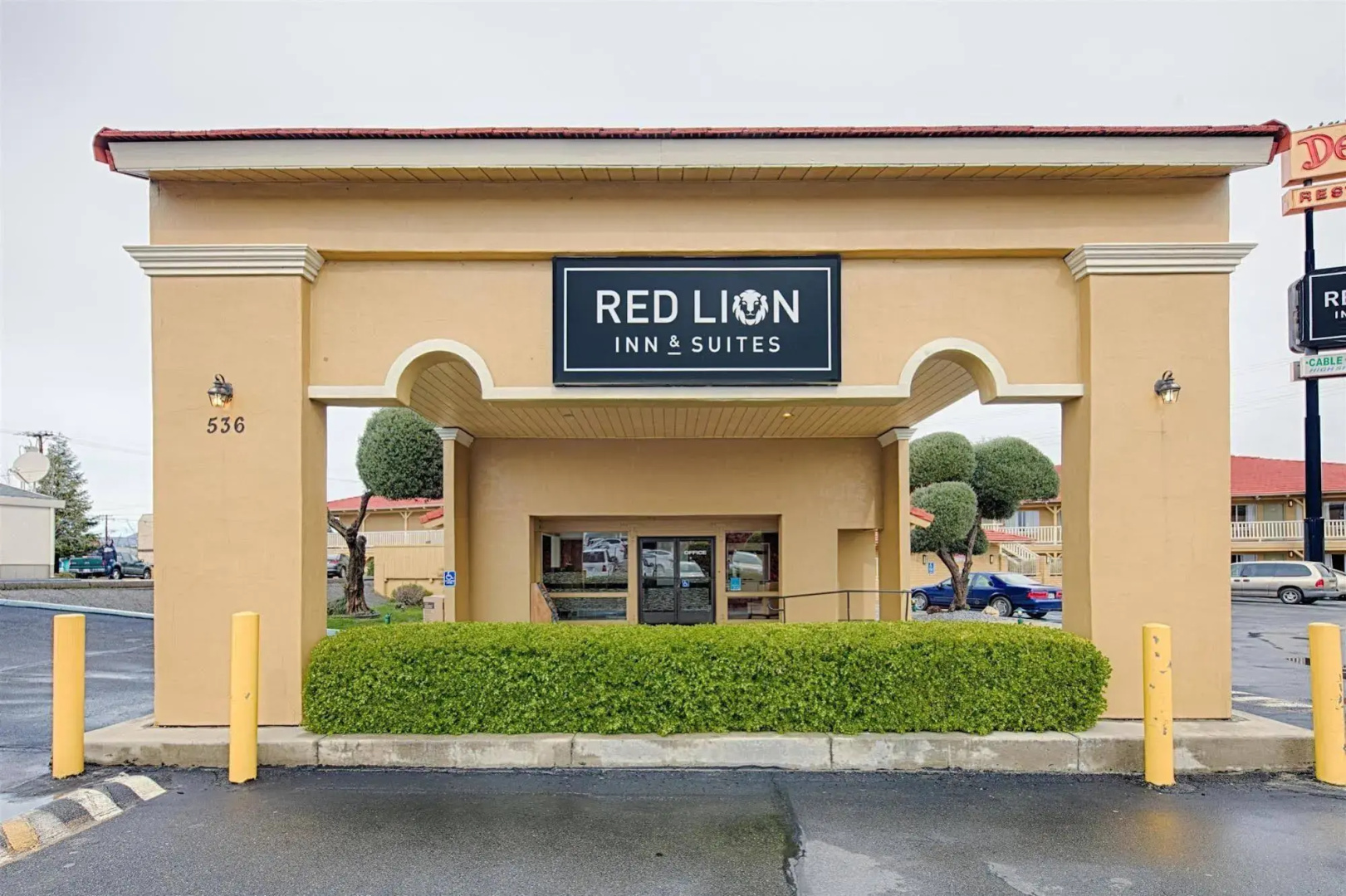 GuestPlace Inn & Suites
