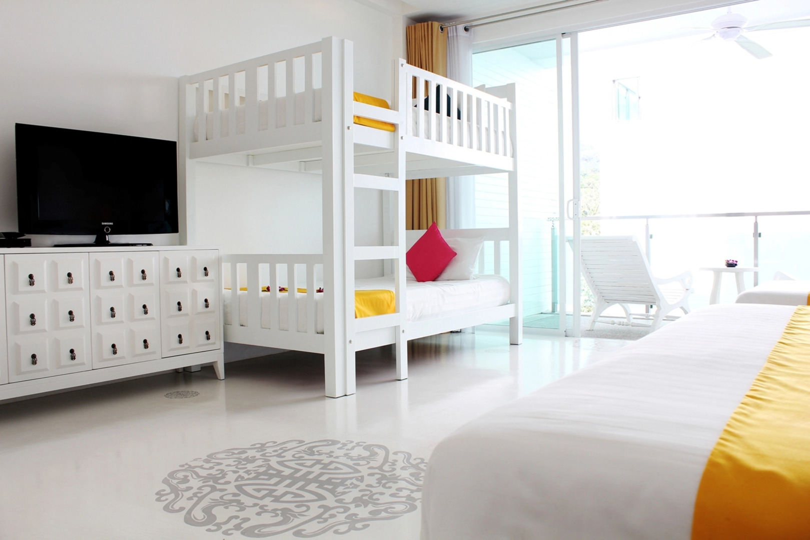 Курортный отель The Old Phuket - Karon Beach Resort