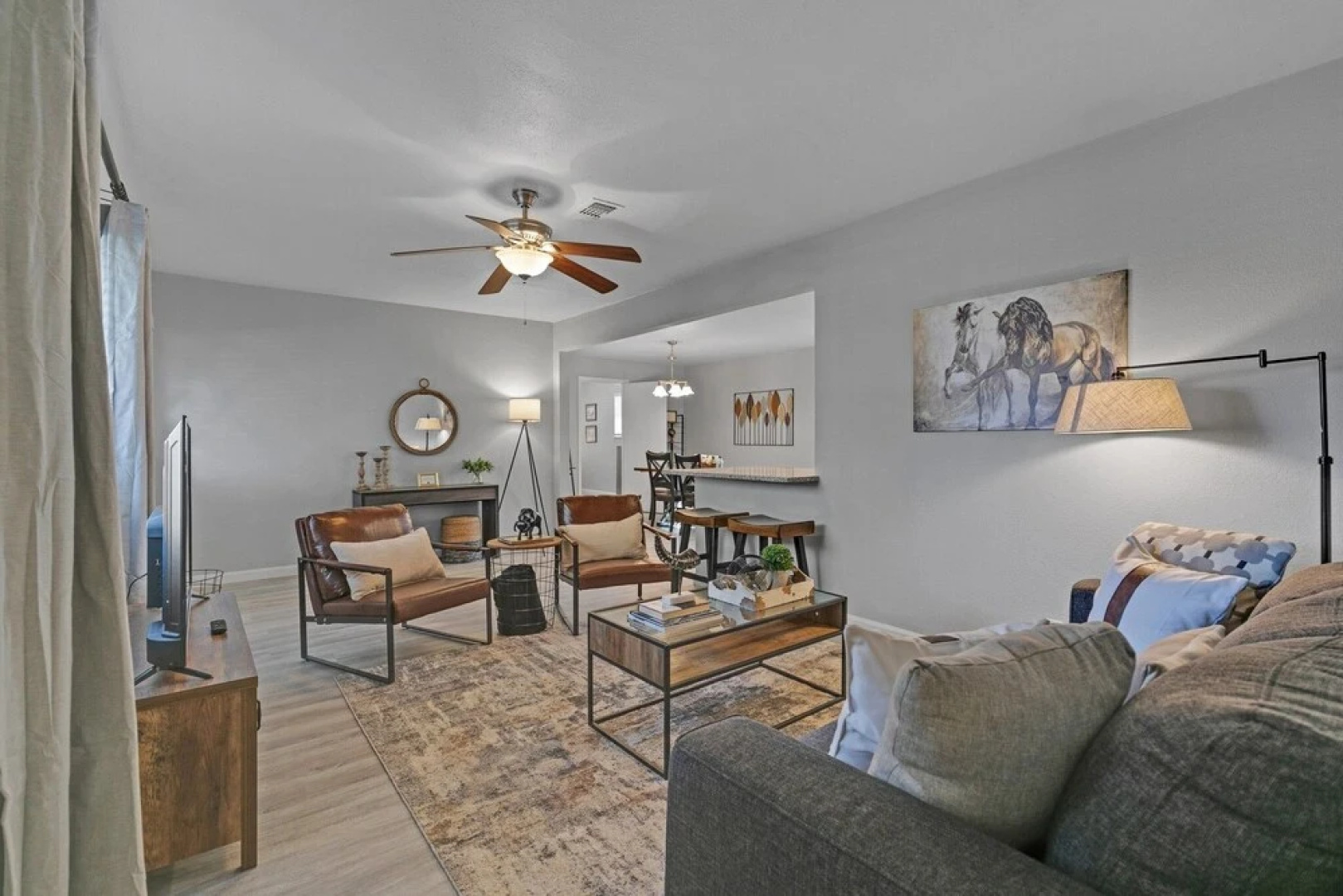 Beautiful Pet Friendly Home In Central Location! 4 Bedroom Home by Redawning