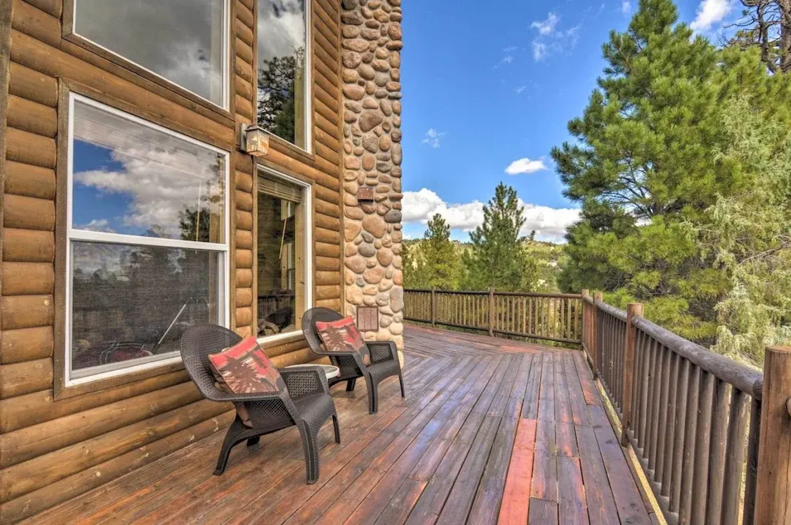 Gorgeous Alton Cabin w/ Deck + Mountain Views