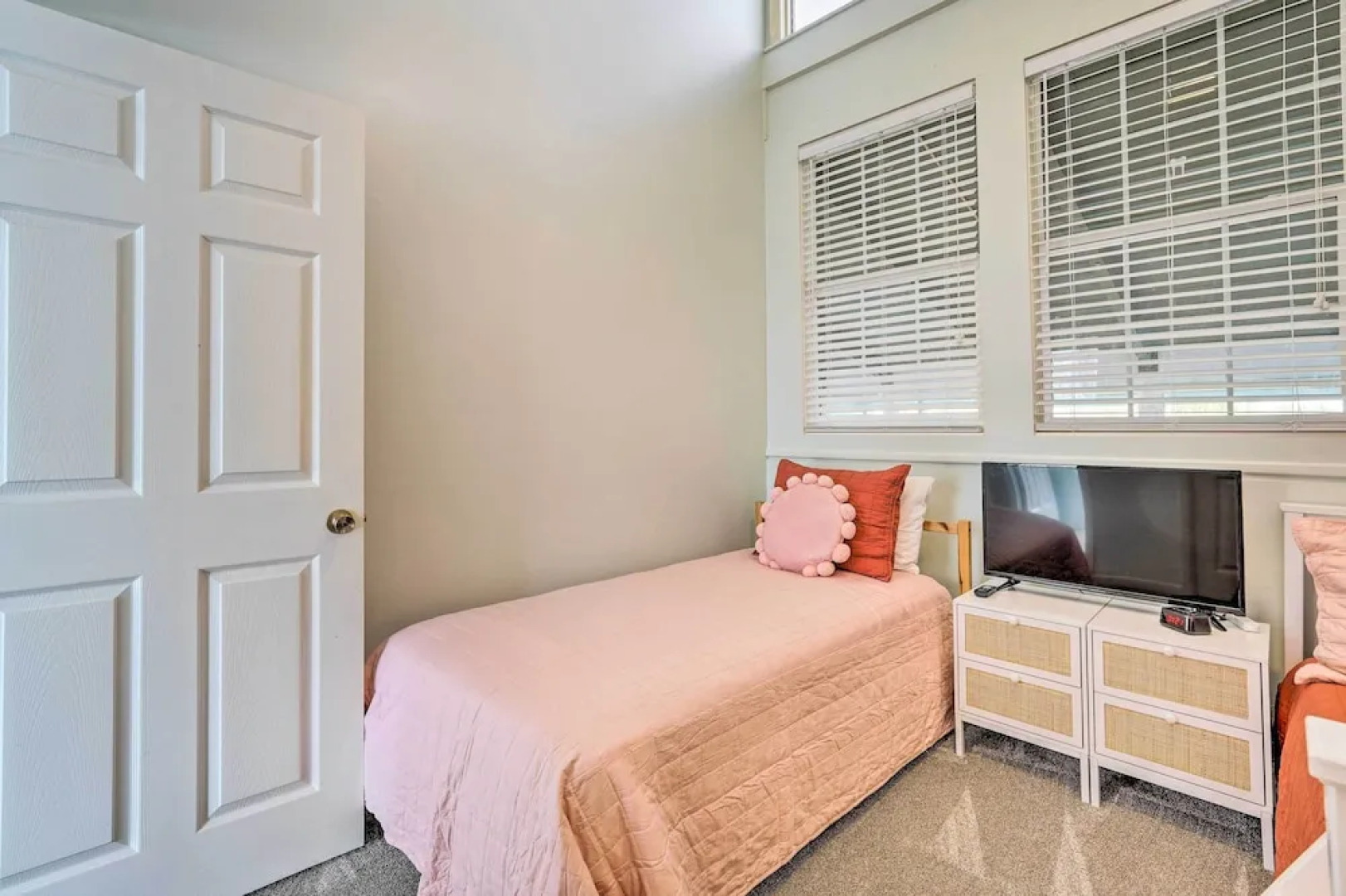 PCB Escape w/ Pool & Beach Access, Beach Chairs!