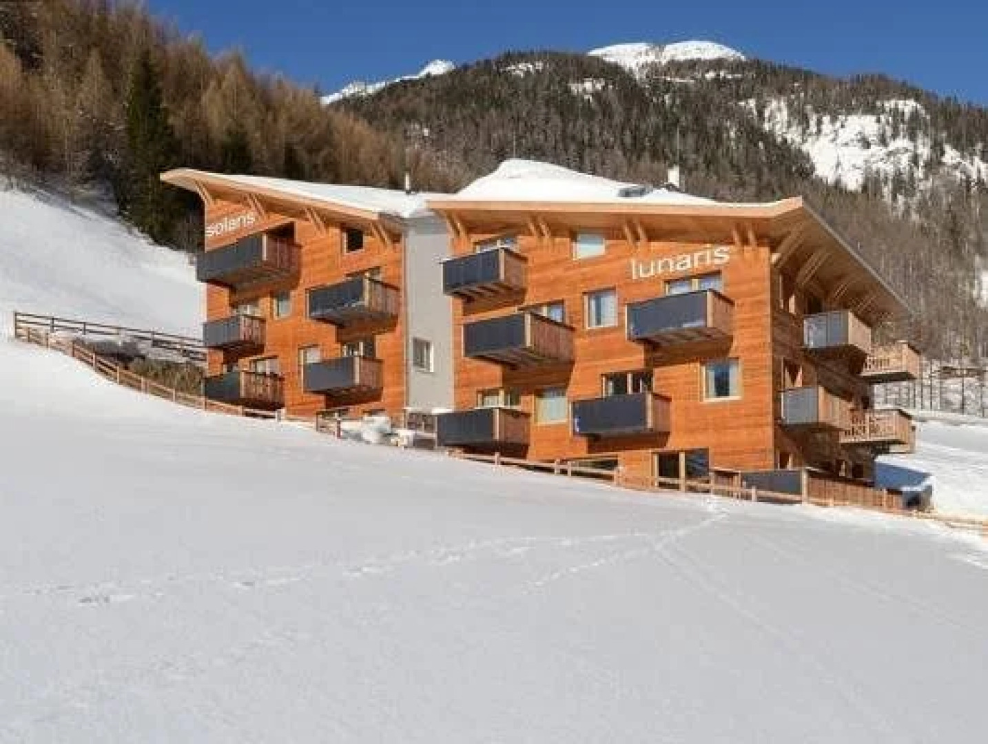 Lunaris Apart