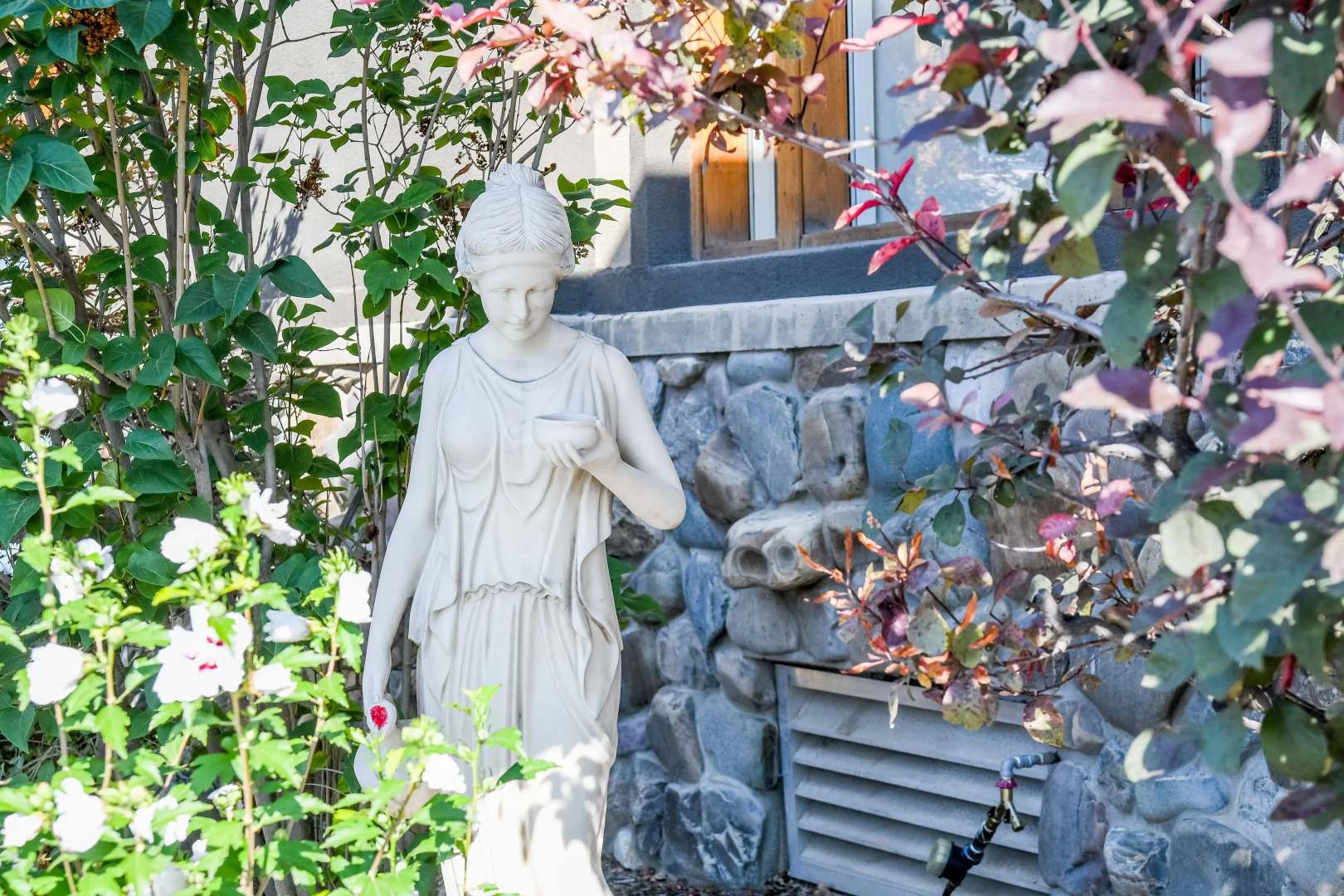 Creston Hotel & Suites