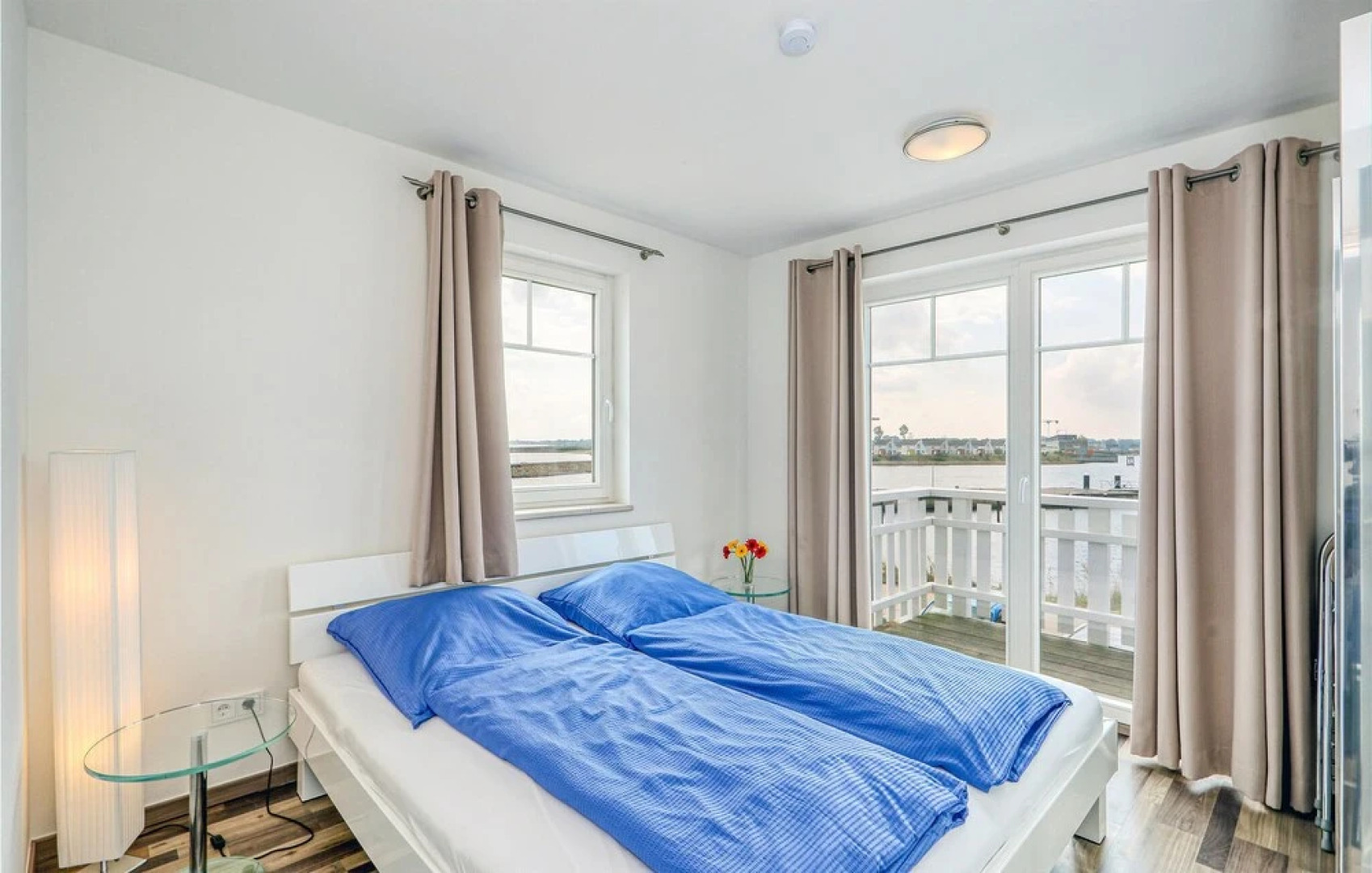 Weiße Strandvilla/56a O