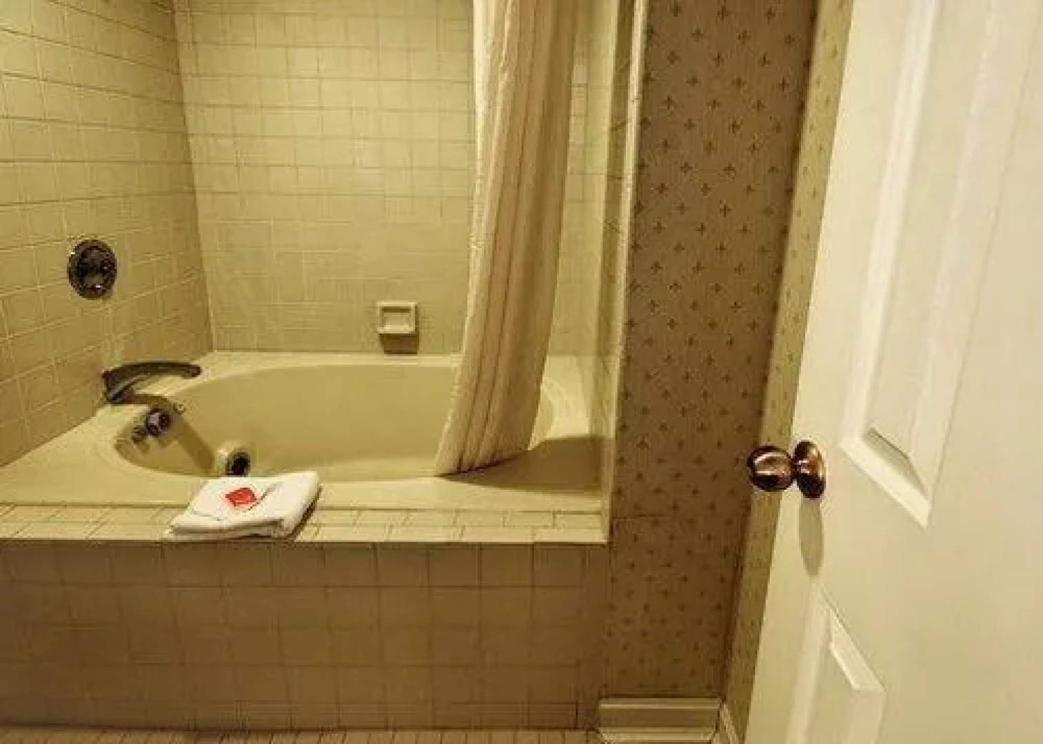 Econo Lodge Inn & Suites Groton