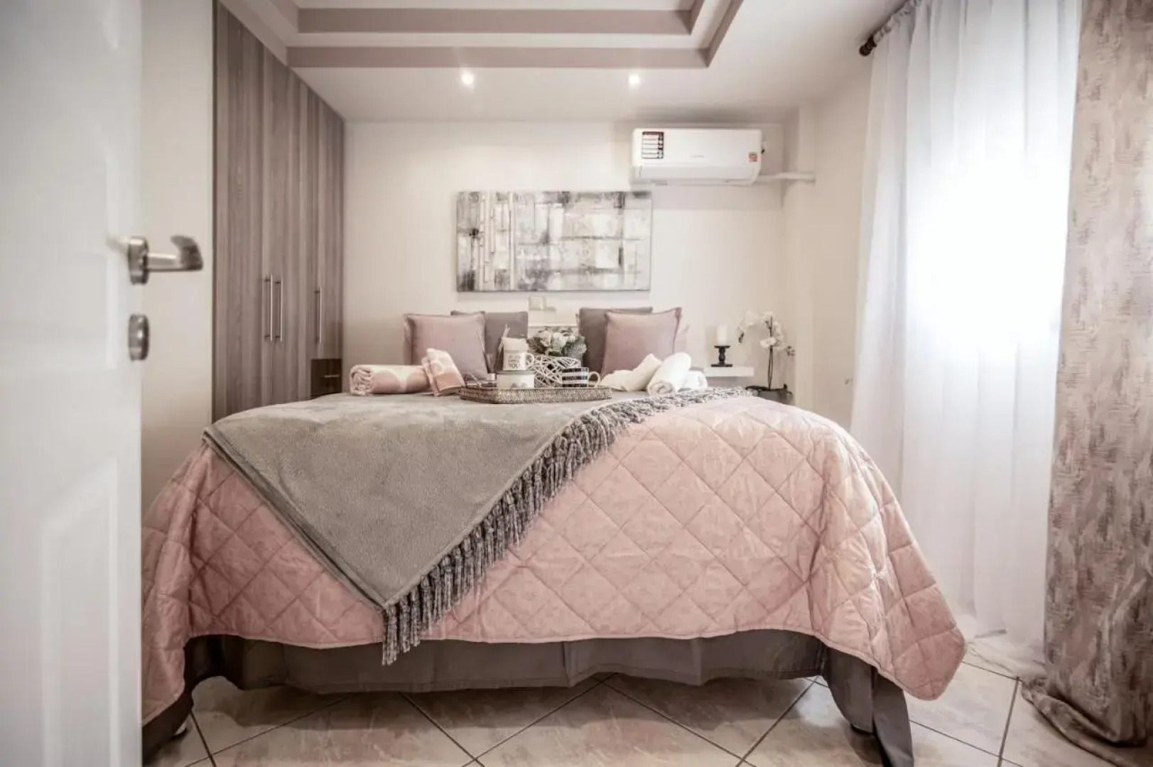 'The Ivory' House Project In Athens