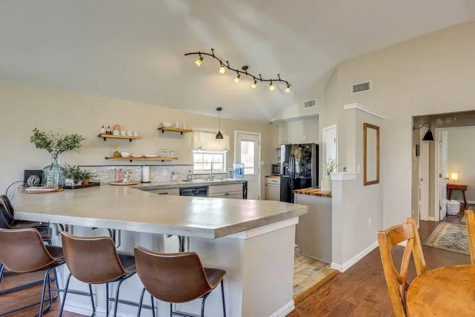 Creekside Cottage w/ Deck & Hot Tub in Belton