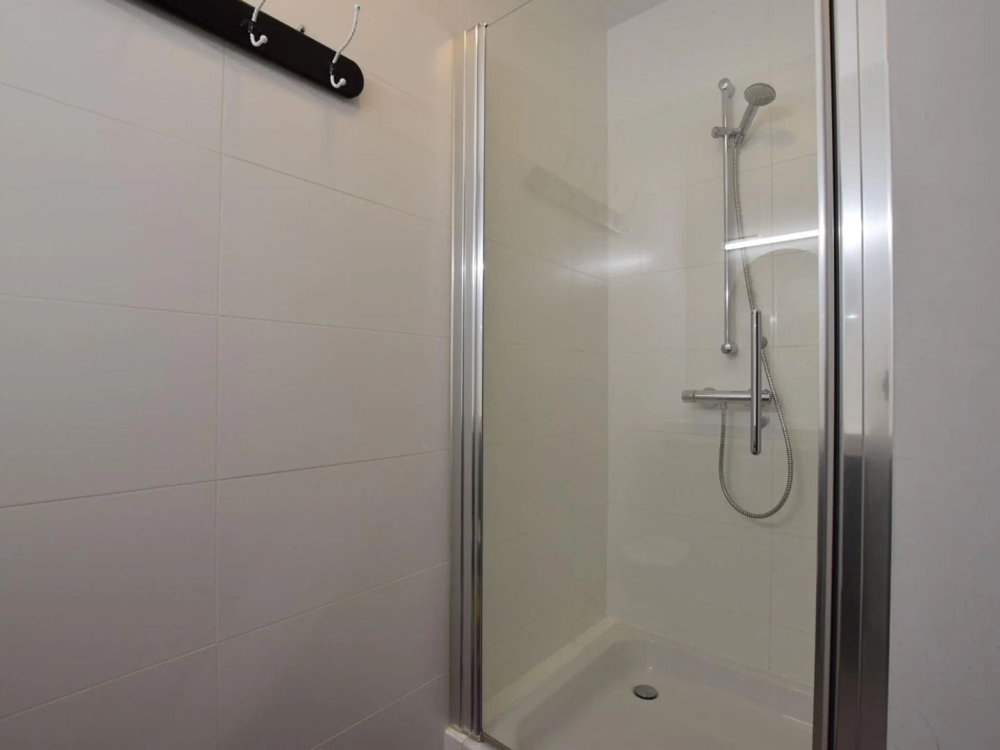 Luxury Cottage in Vaux-sur-Sure with Sauna and Jacuzzi