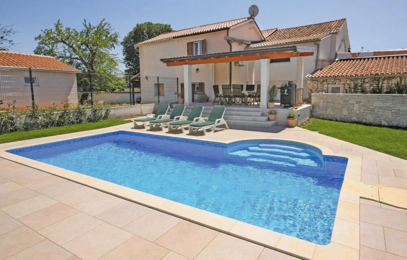 Awesome Home in Krnica With Wifi and 2 Bedrooms