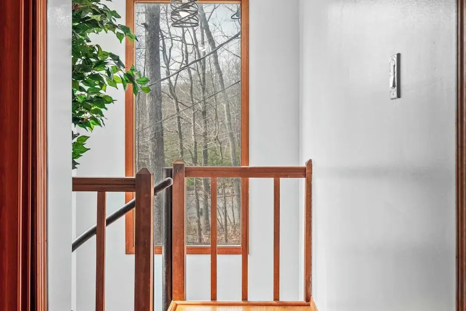 Stylish Renovated Home Open Layout, Coffee Bar + Near Hiking & Waterfalls