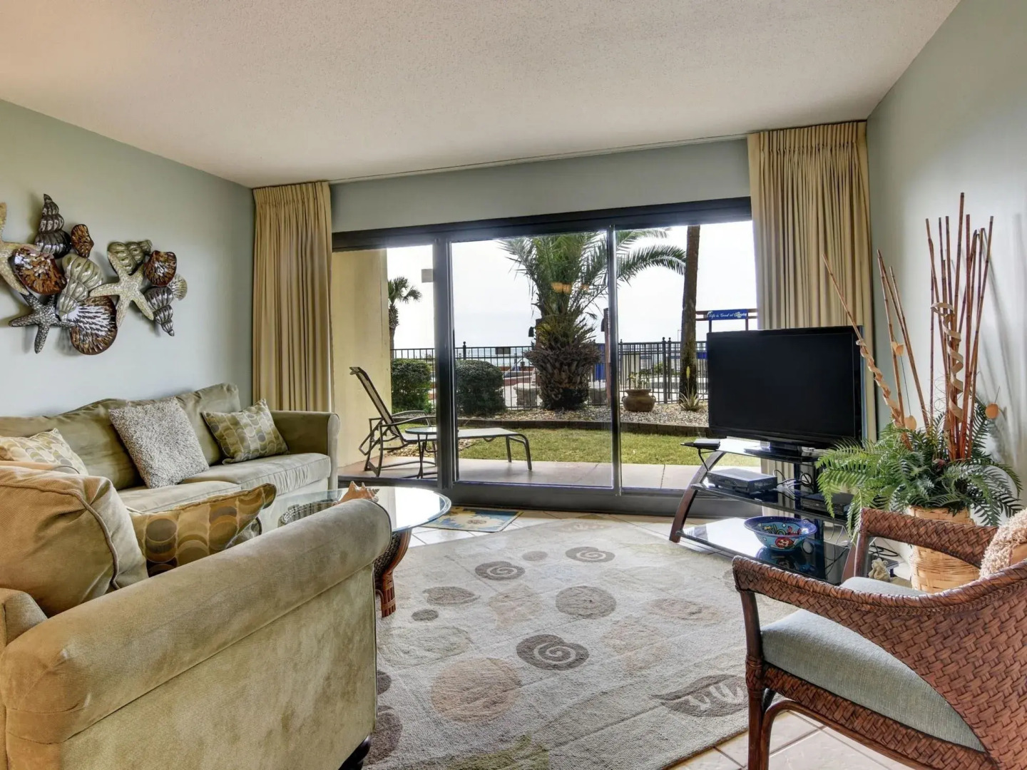 Commodore 107 1st Floor Walk Out to the Beach from Your Patio by RedAw