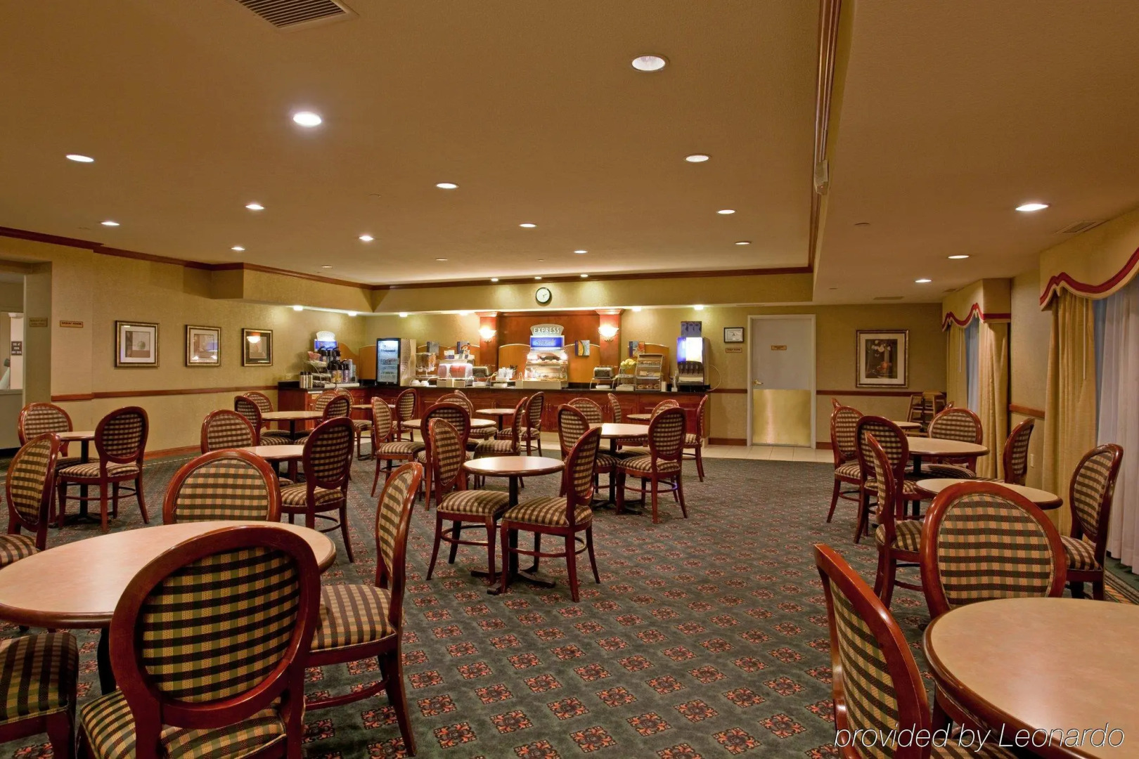 Holiday Inn Express Las Vegas - Stadium Area by IHG