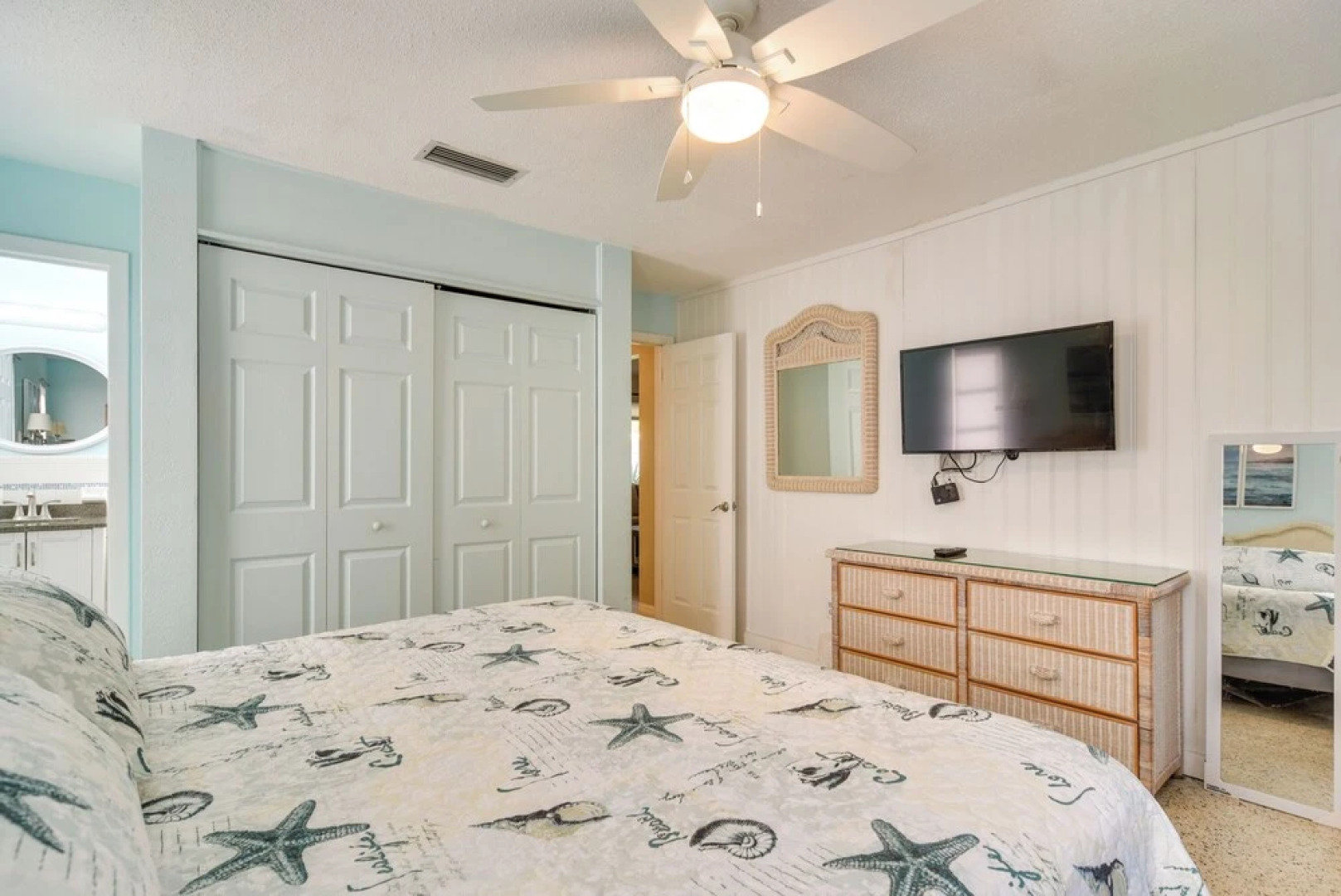 4 Mi to Dog Beach: Largo Home w/ Pool & Hot Tub!