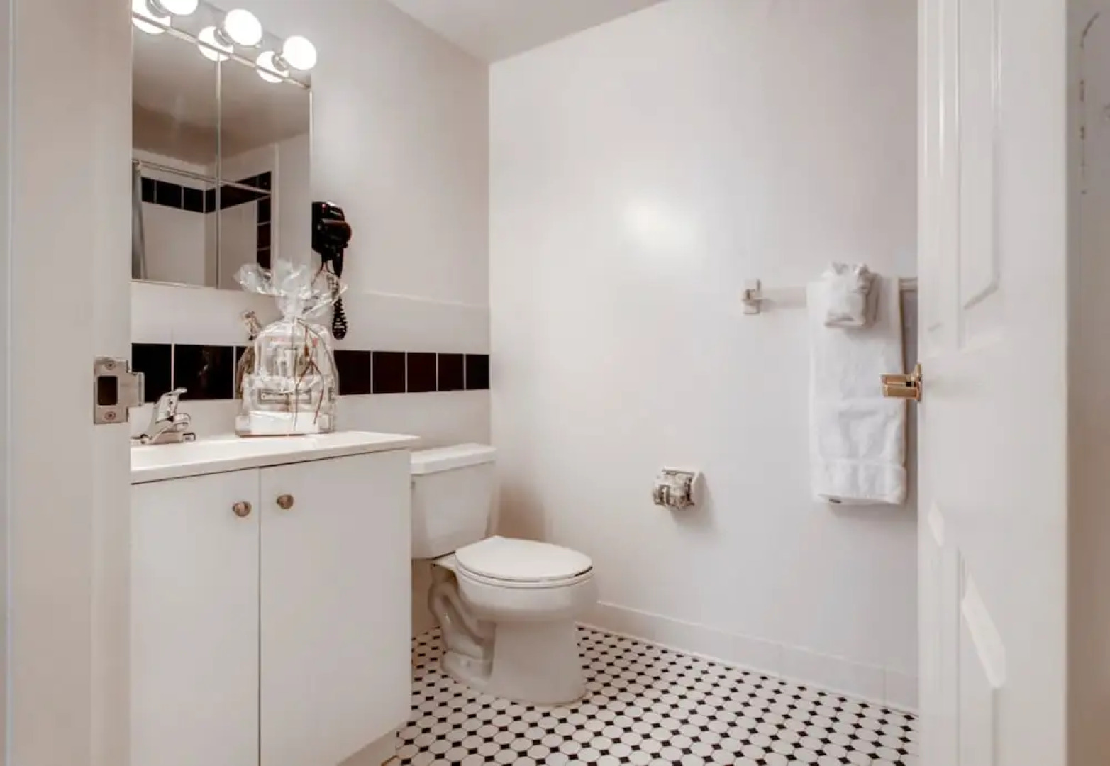 Global Luxury Suites at Hoboken Waterfront