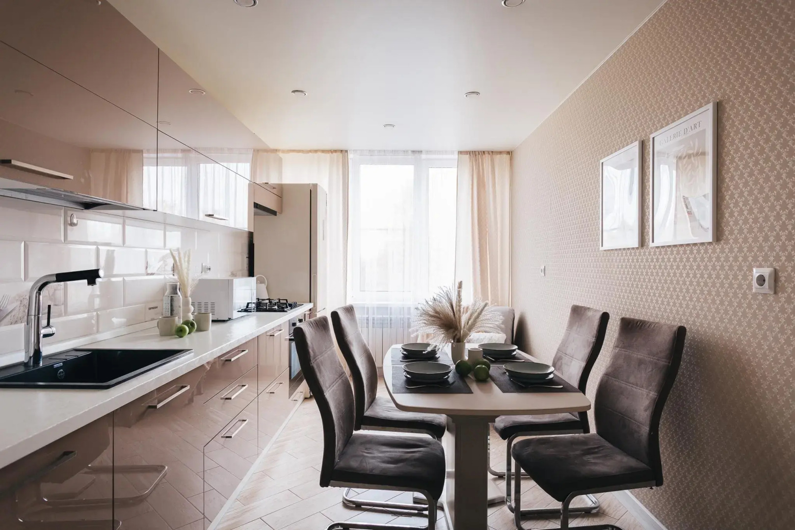 Две Подушки на ул. Левичева, д. 19