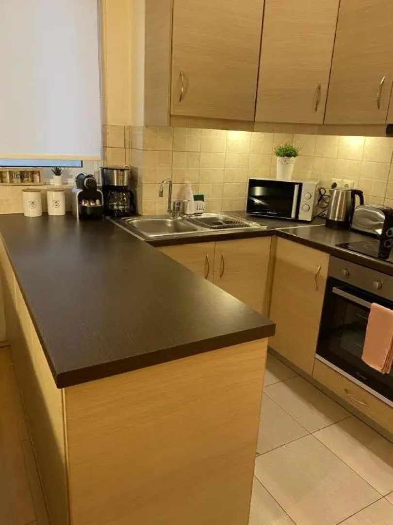 Elegant Glyfada Apartment-private Garden-Near METRO