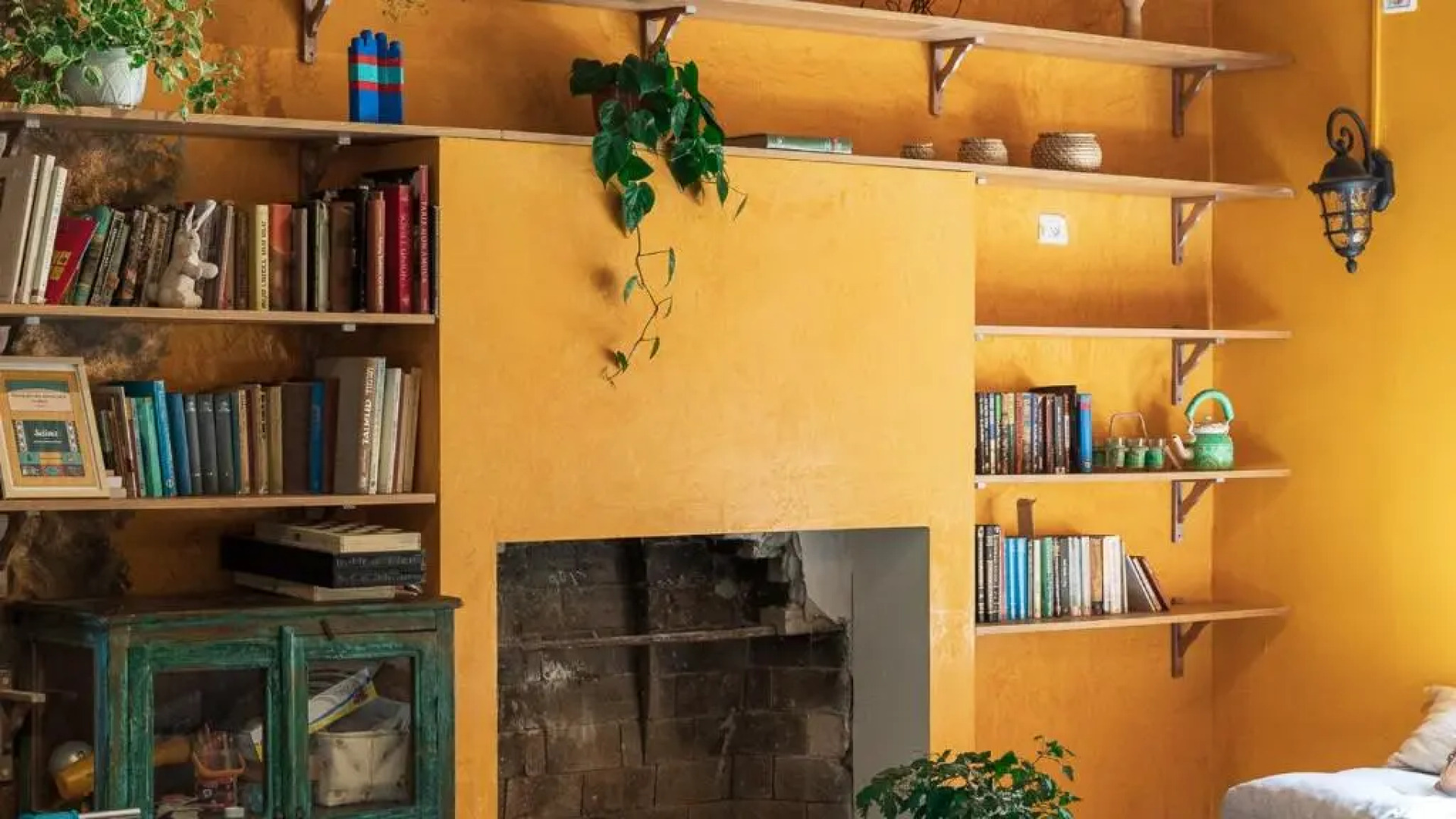 Mantur Jerusalem Mountains by Selina