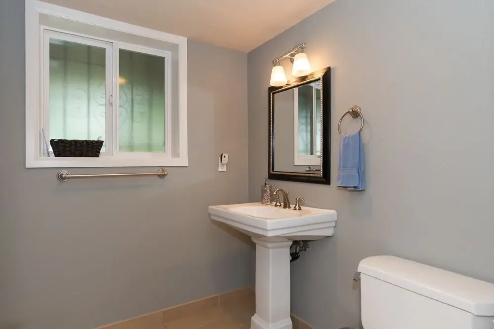 Happy Day Express 5 Bd Mid Century Home!