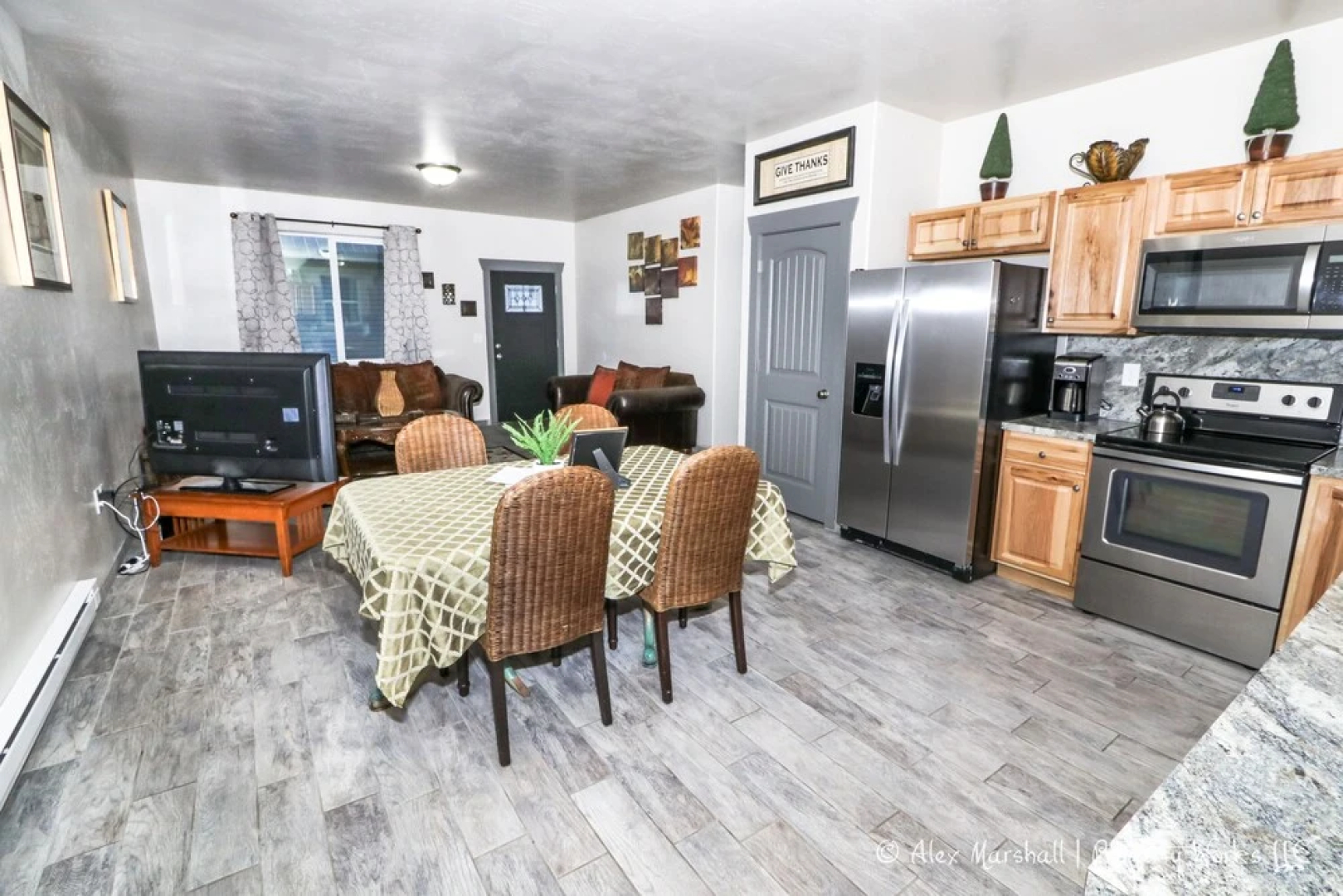 Perfect For Traveling Professionals - Easy Access to Everything!