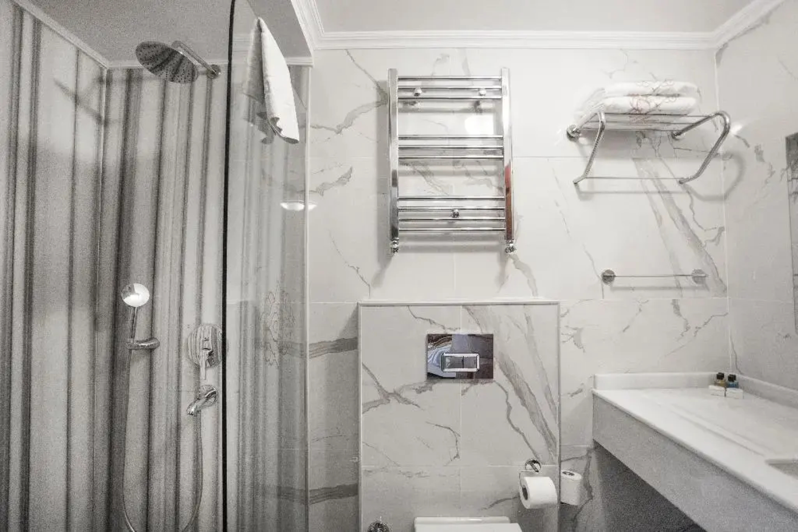 Rose Garden Suites