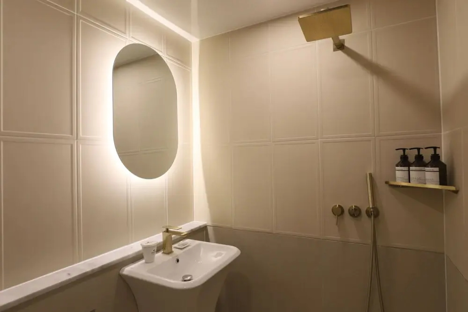 Geoje-Si Hound Hotel Jangseungpo