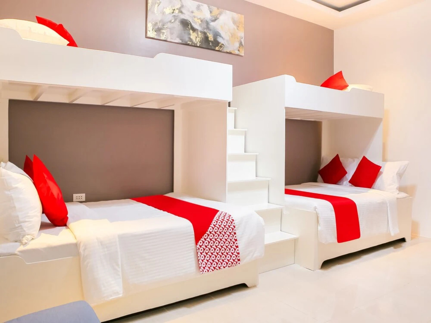 OYO 484 Gonzala Suites