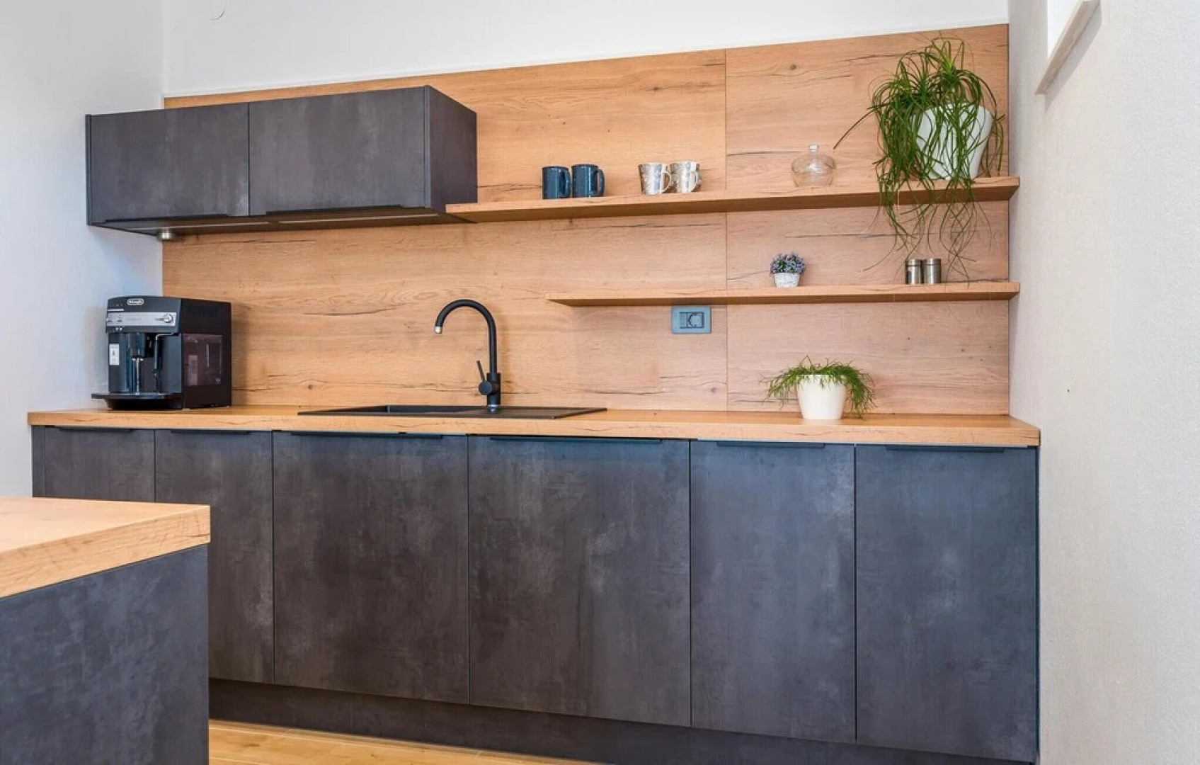 Amazing Home in Siveric with Hot Tub, Sauna & WiFi