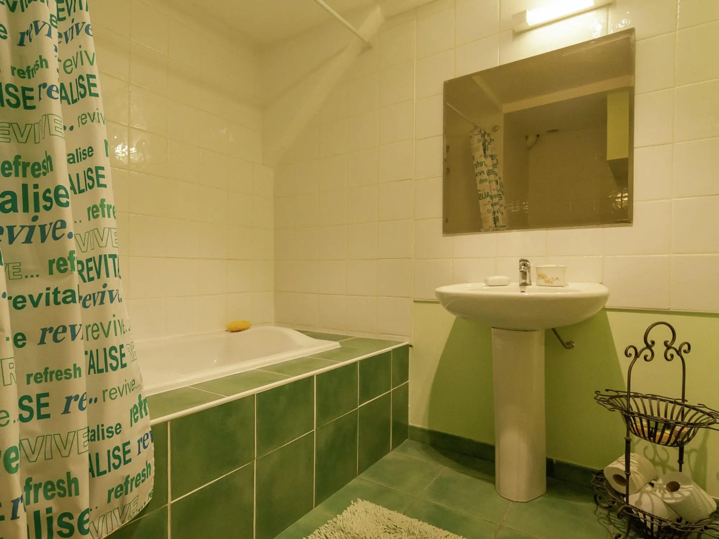 Elegant Holiday Home in Coubjours with heated pool and sauna