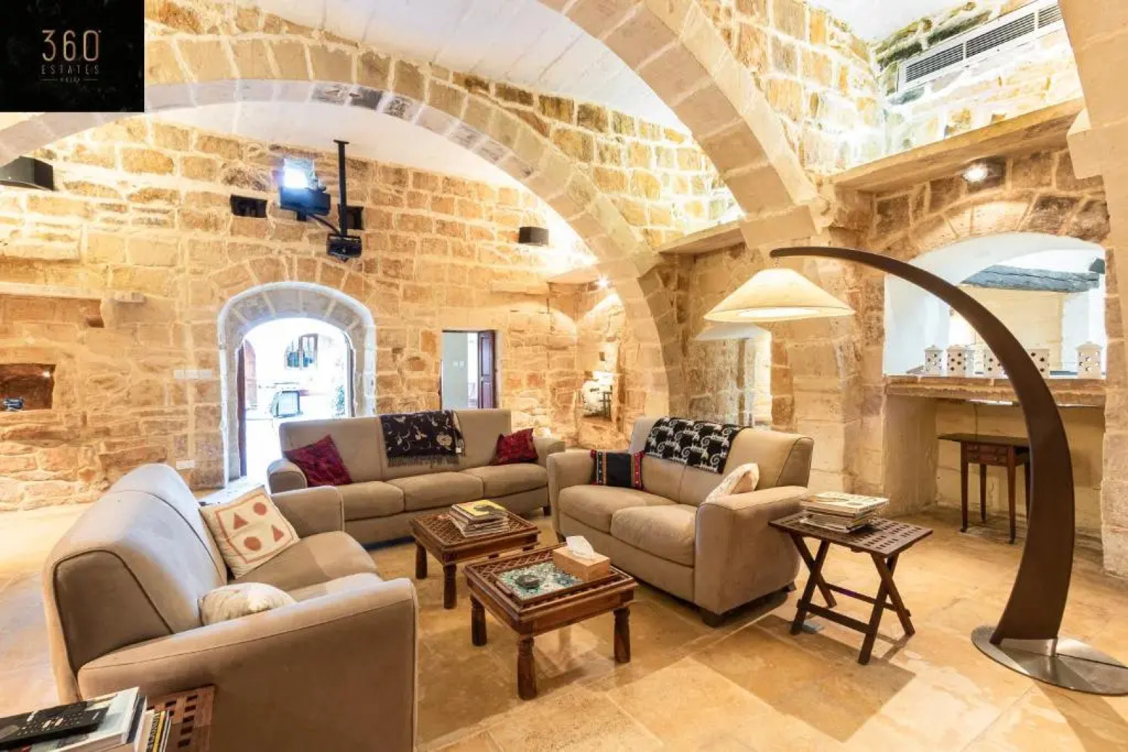 Beautiful, Designer villa with Private pool & BBQ by 360 Estates