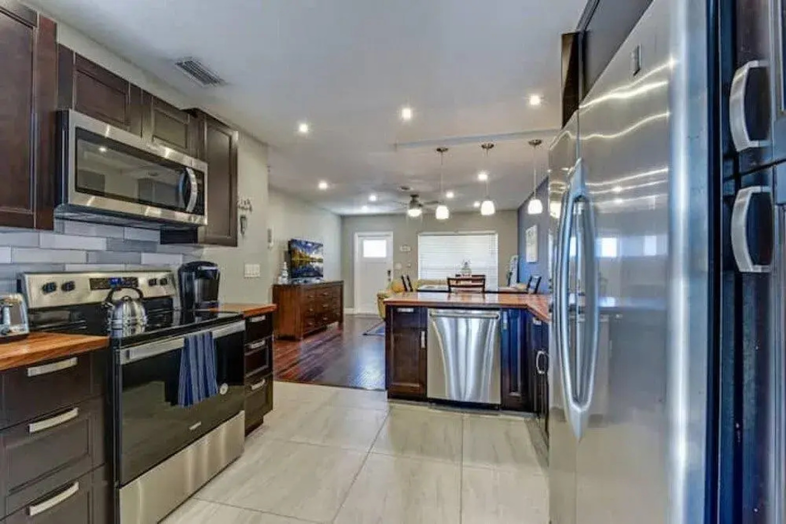 Stylish Duplex Apartment On Canal