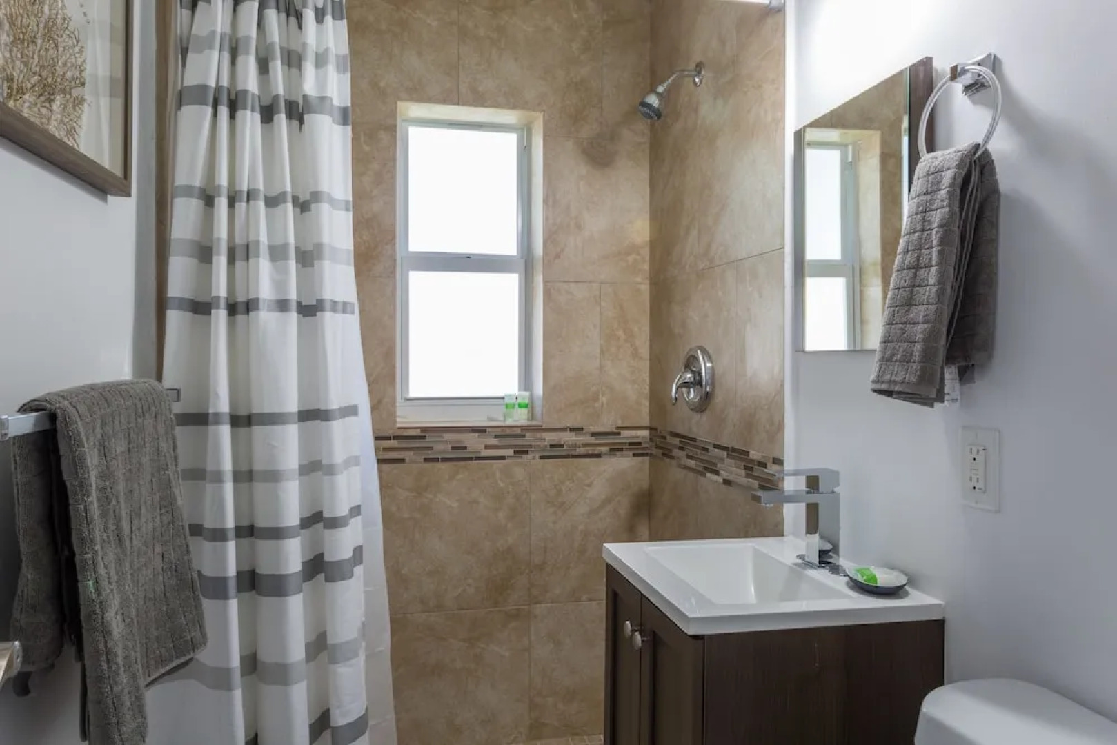 Cozy and Modern 2B-2B Home