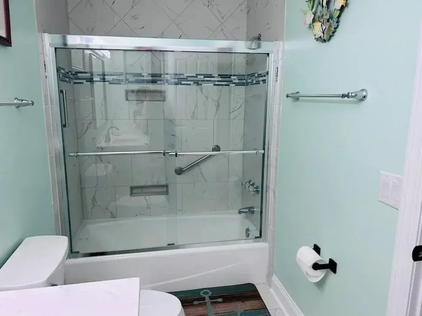 Serenity's Star 4 Bedroom Home by RedAwning