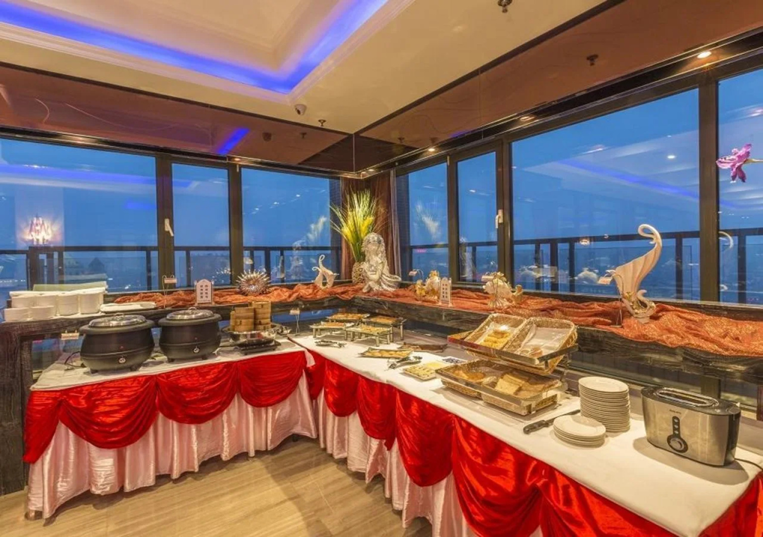 Peninsula Season Hotel Apartment