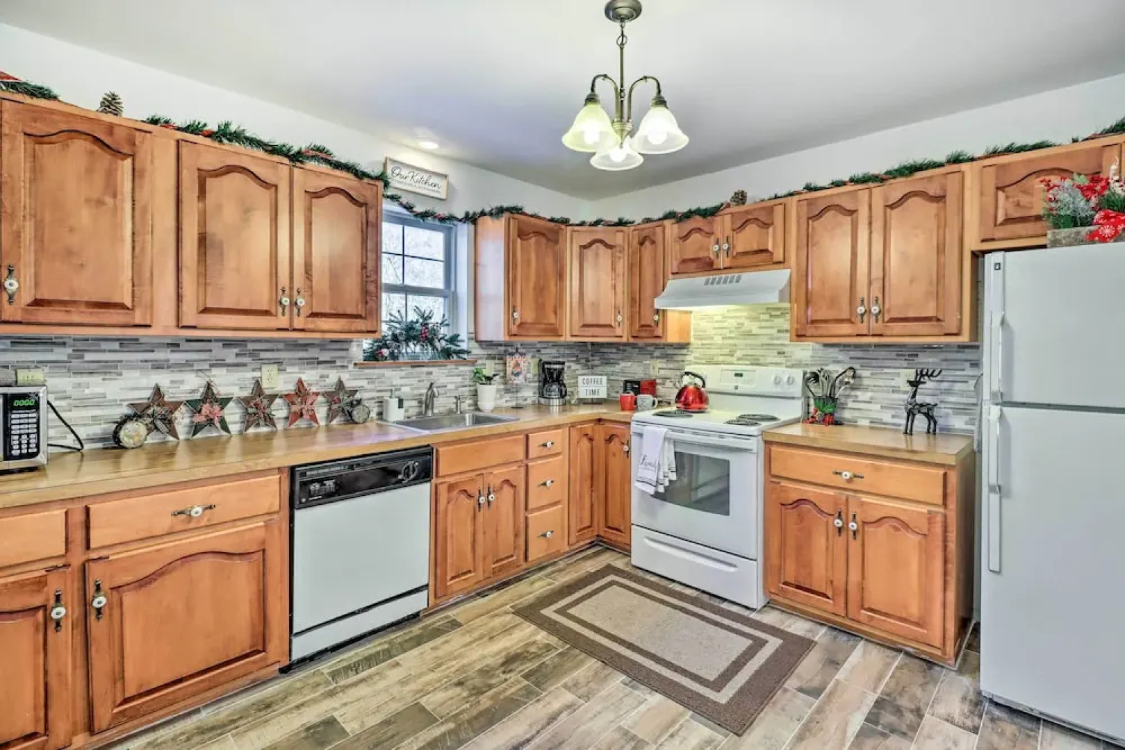 Beautiful Effort Escape w/ Private Hot Tub!