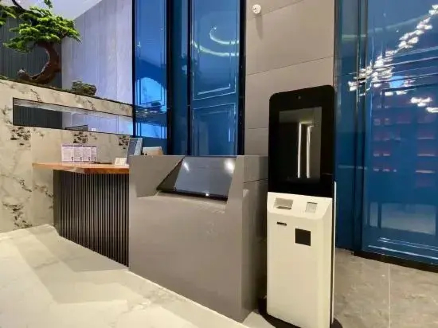 Sunshine Holiday Hotel