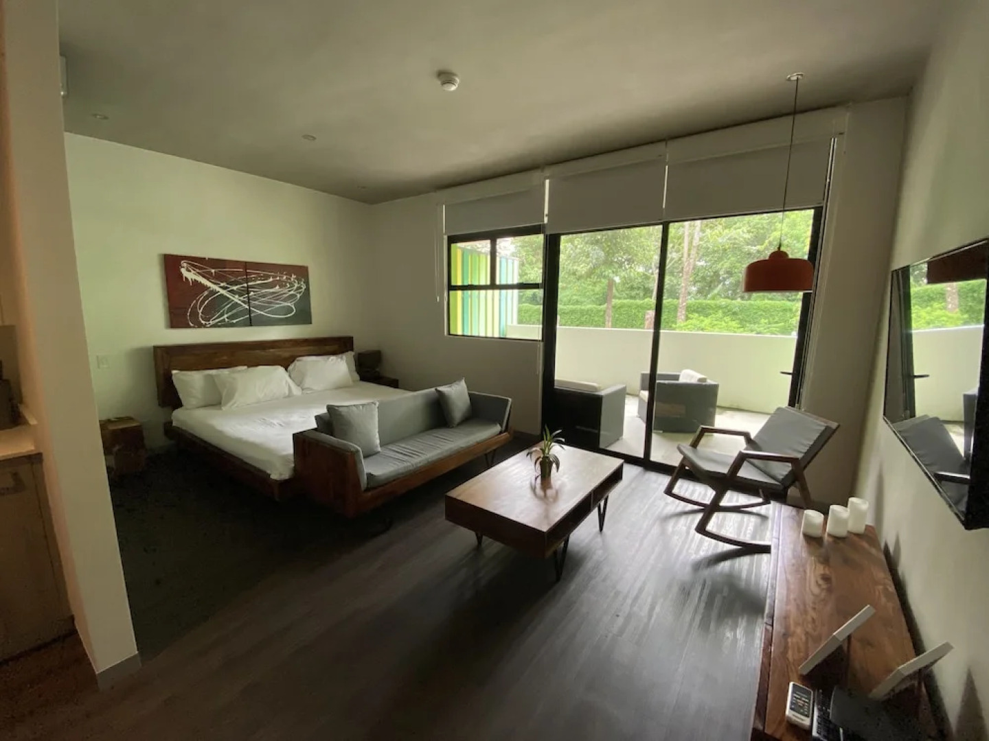 BEE Suites Santa Ana