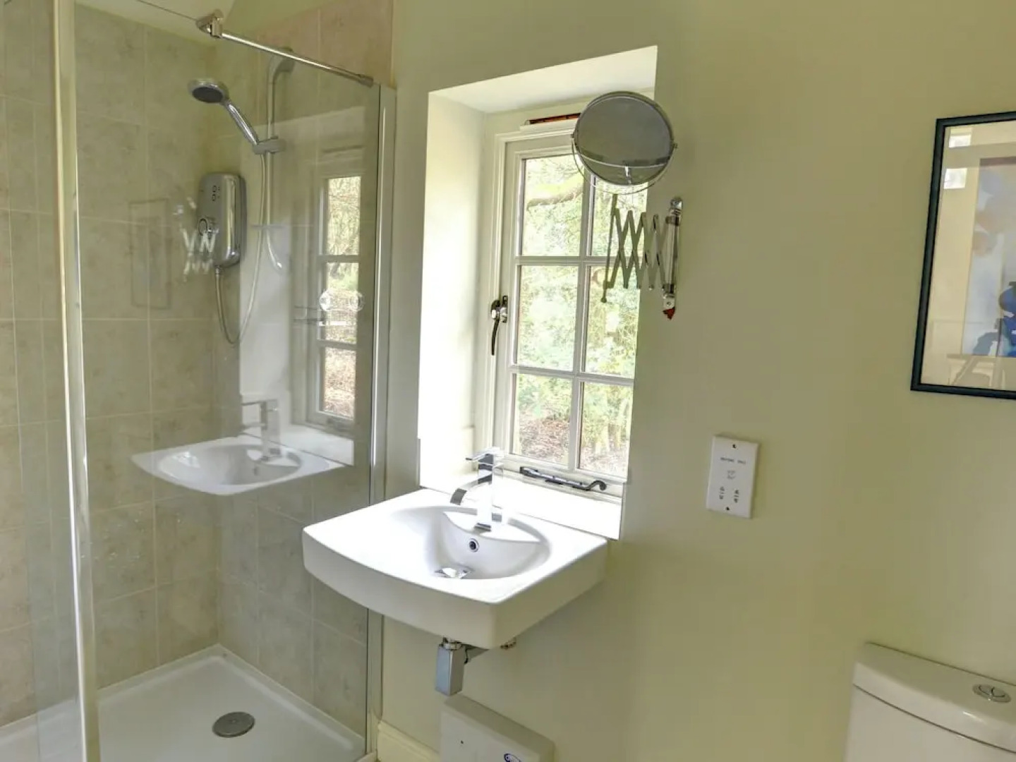 Quaint Holiday Home in Hartfield for Couples near City Center