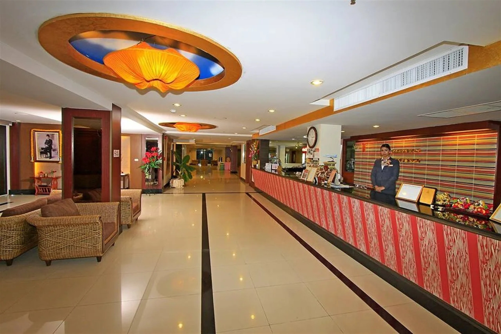 Convenient Grand Hotel