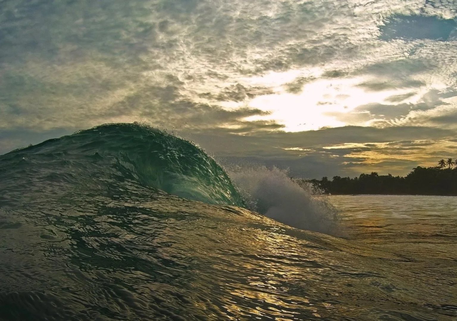 Krui Mutun Walur Surf Camp Sumatra