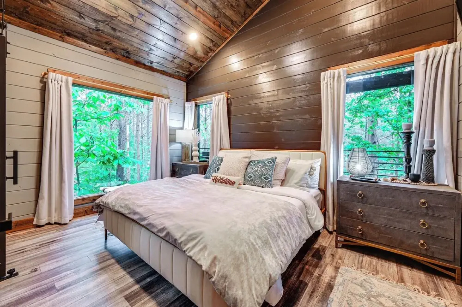 Luxe Broken Bow Vacation Rental: Hot Tub & Pets OK