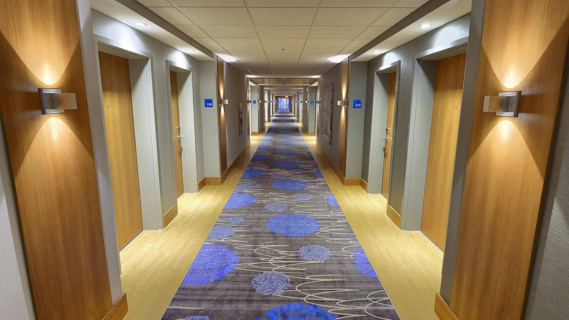 Holiday Inn Express & Suites Vaudreuil by IHG