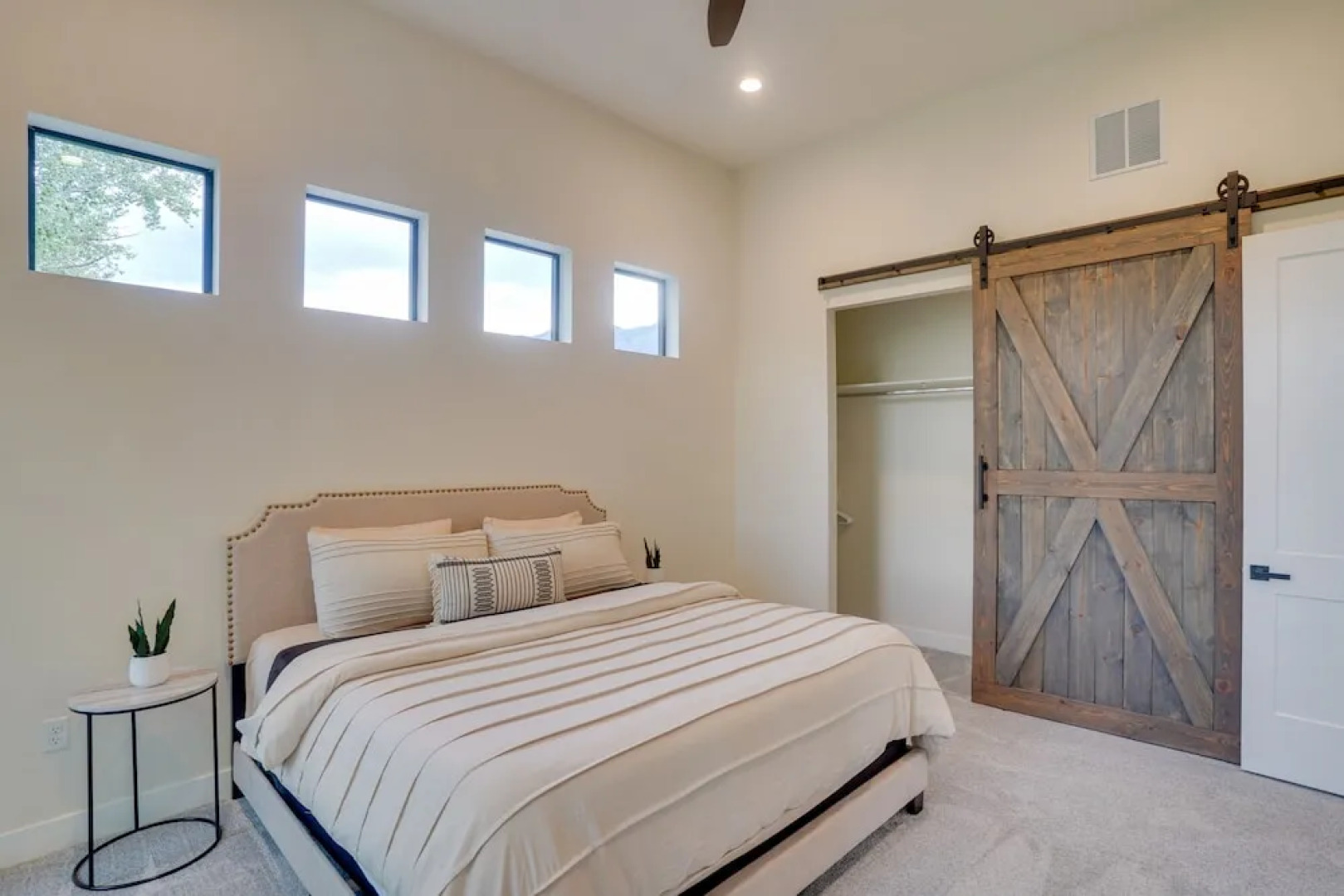 Chic Utah Getaway w/ Fireplace, Sauna & 2 Decks!