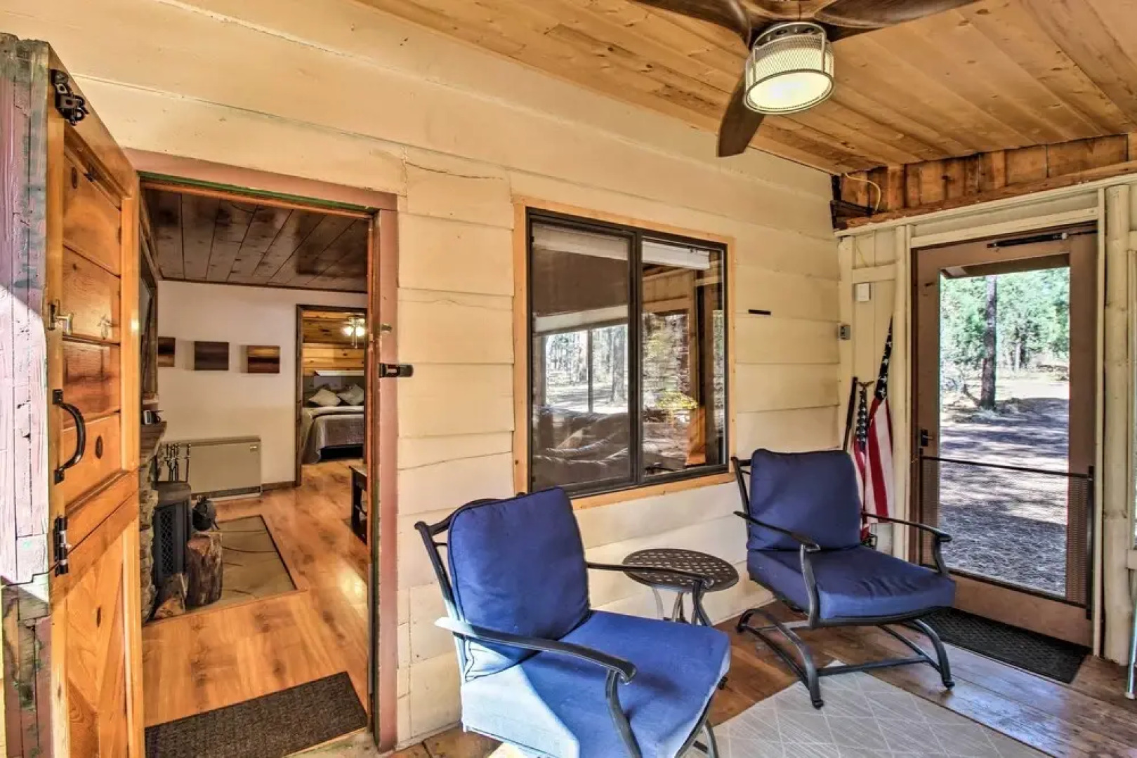 Deck & Grill: Pet-friendly Lakeside Cabin