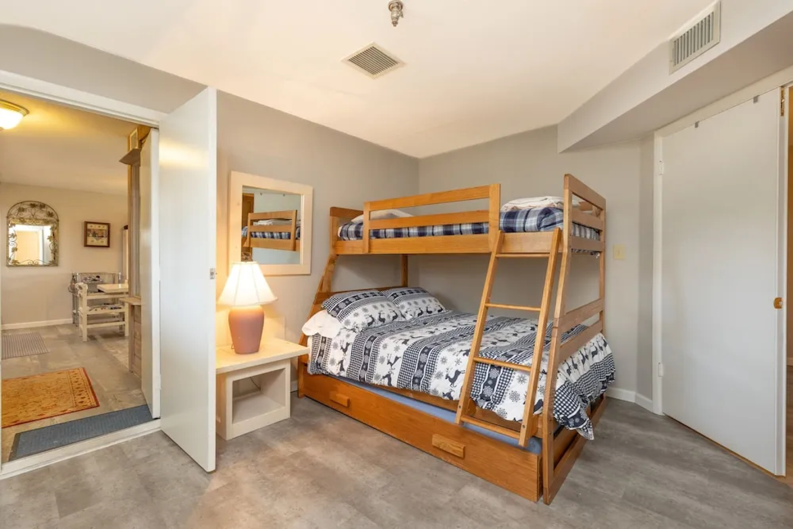 Stoneridge 3BR Standard Condo, Sleeps 8 by RedAwning