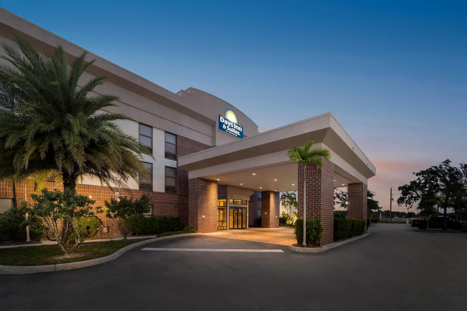 Days Inn & Suites by Wyndham Fort Myers Near JetBlue Park