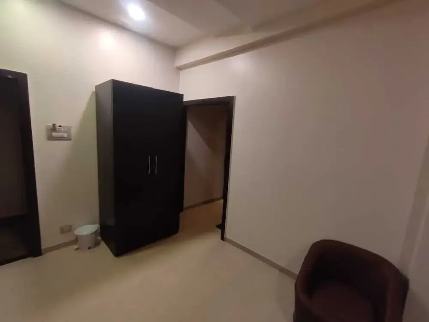 Hotel Shades Of Royal